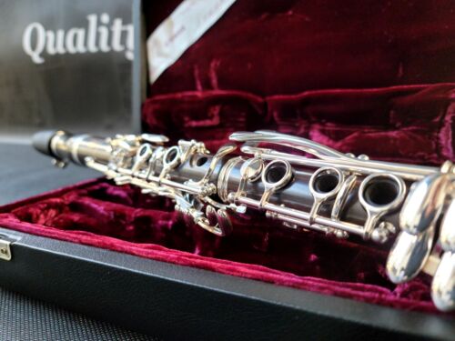 Yamaha YCL-650 Silver Keys Wood Bb Clarinet - Professional