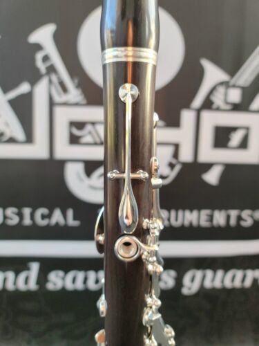 Yamaha YCL-650 Silver Keys Wood Bb Clarinet - Professional
