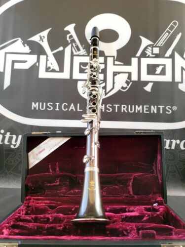 Yamaha YCL-650 Silver Keys Wood Bb Clarinet  - Professional